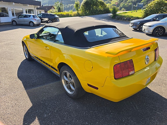 Ford Mustang 5 of 25