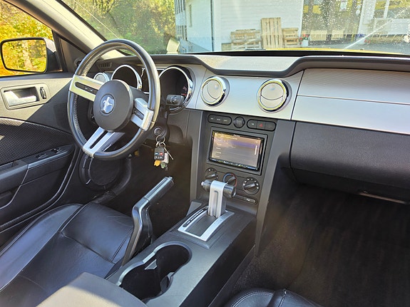 Ford Mustang 14 of 25