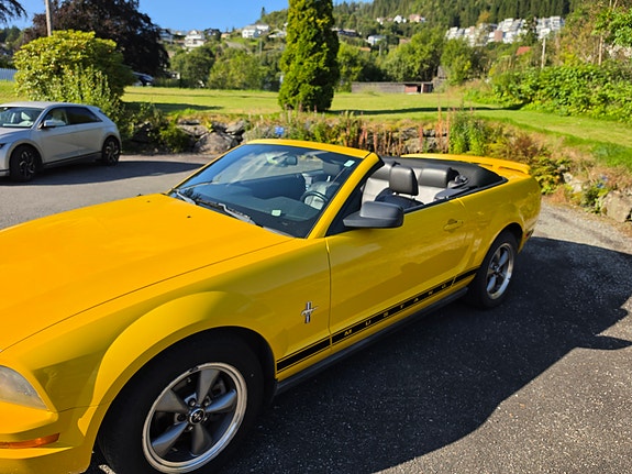 Ford Mustang 10 of 25