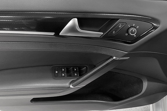 Volkswagen Golf VII 8 of 11