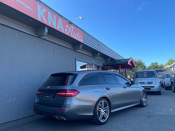 Mercedes-Benz E43 8 of 30