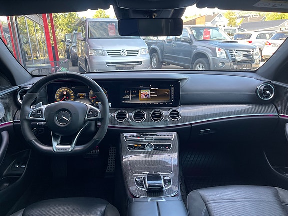Mercedes-Benz E43 9 of 30