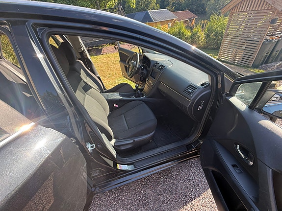 Toyota Avensis 8 of 11