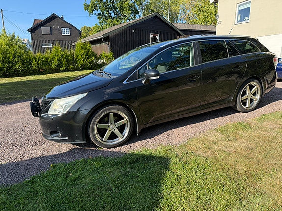 Toyota Avensis 2 of 11
