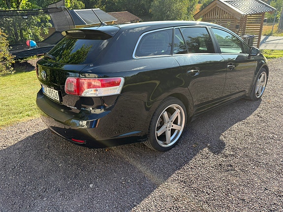 Toyota Avensis 3 of 11