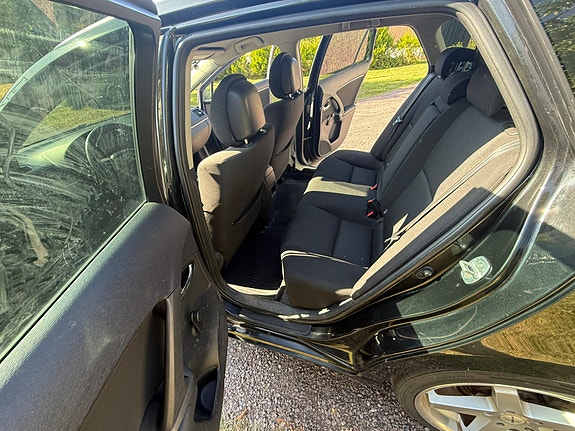 Toyota Avensis 7 of 11