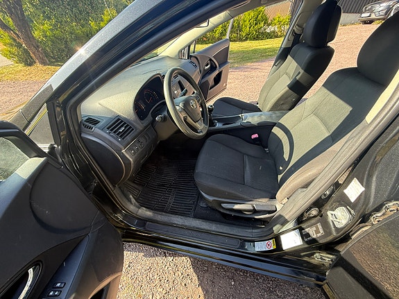 Toyota Avensis 6 of 11