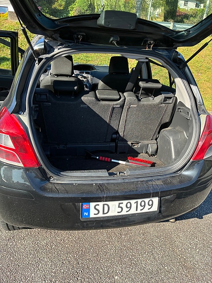 Toyota Yaris 9 of 11