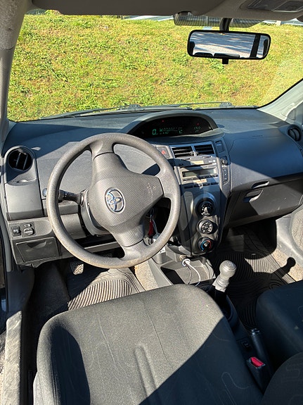Toyota Yaris 5 of 11