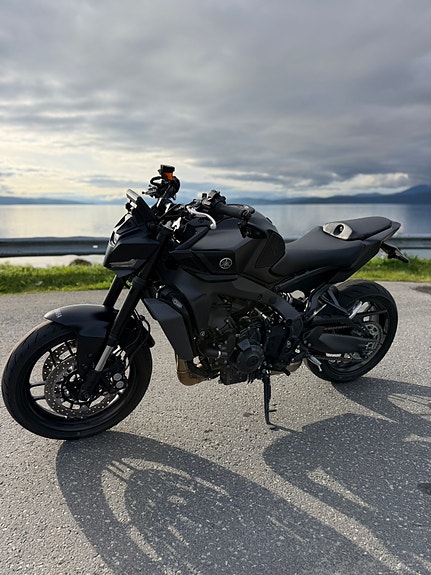 Yamaha MT-09 3 of 8
