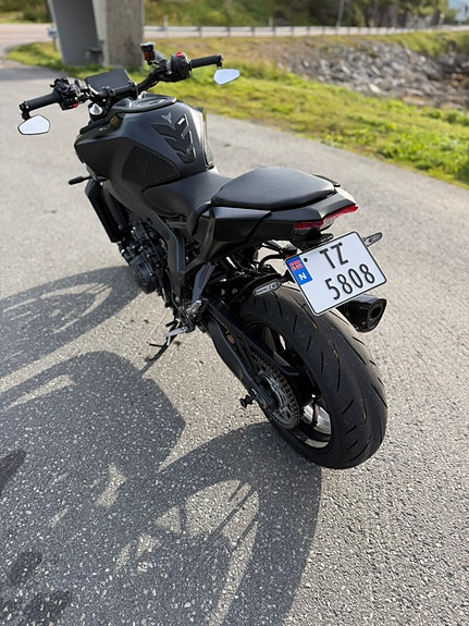 Yamaha MT-09 5 of 8
