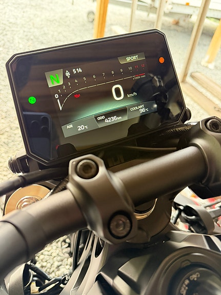Yamaha MT-09 8 of 8