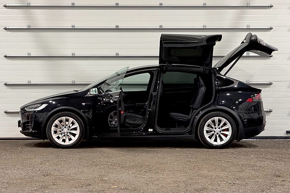 Tesla Model X 6 of 29