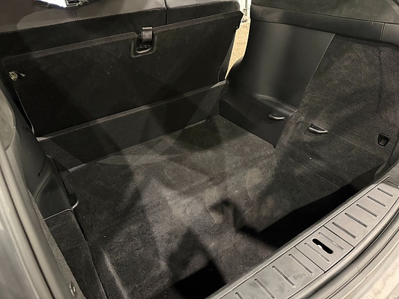 Tesla Model X 14 of 29