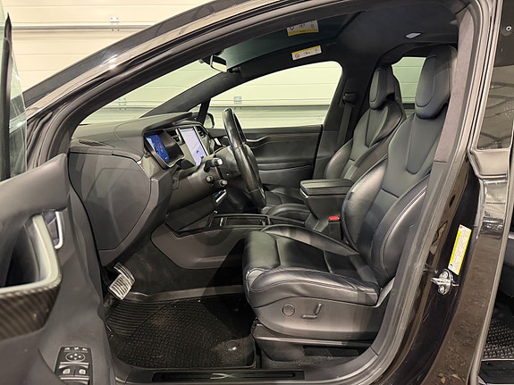 Tesla Model X 8 of 29