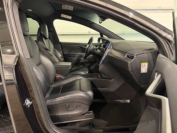 Tesla Model X 9 of 29