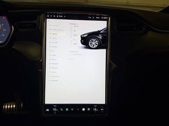 Tesla Model X 25 of 29