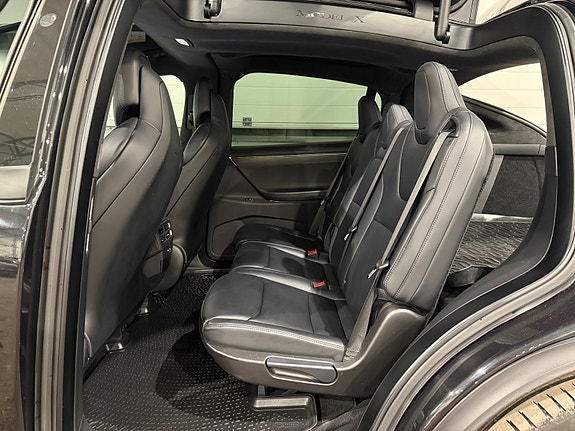 Tesla Model X 11 of 29