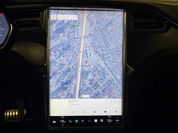 Tesla Model X 28 of 29