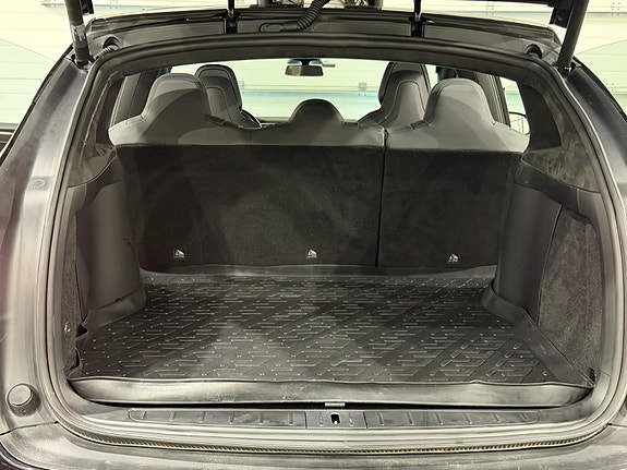 Tesla Model X 13 of 29