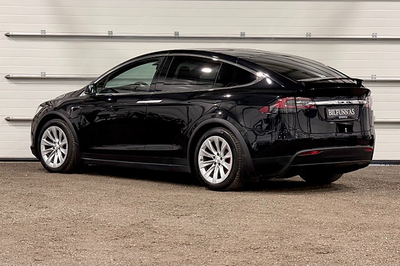 Tesla Model X 4 of 29