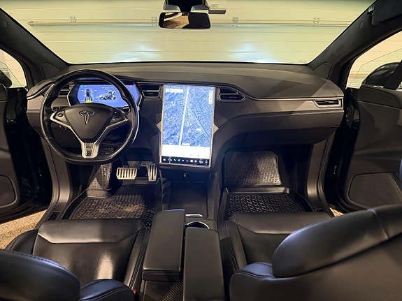 Tesla Model X 16 of 29