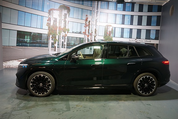 Mercedes-Benz EQS SUV 8 of 16