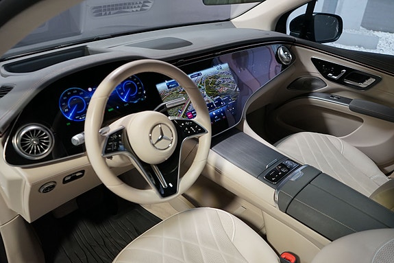 Mercedes-Benz EQS SUV 11 of 16