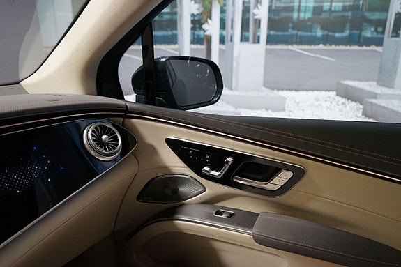 Mercedes-Benz EQS SUV 16 of 16
