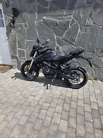 VOGE 125 R 3 of 8