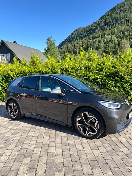 Volkswagen ID.3 2 of 16