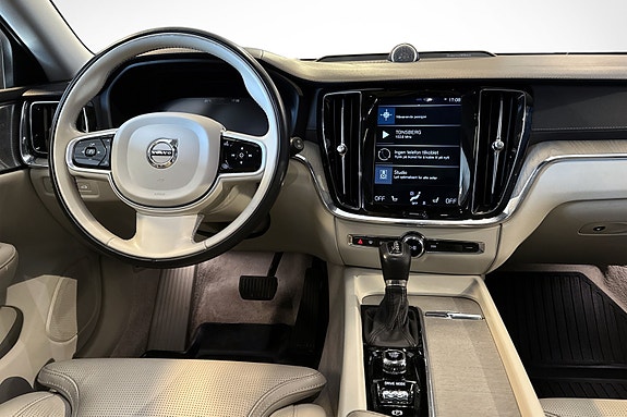 Volvo V60 13 of 30