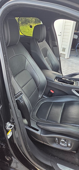 Jaguar F-PACE 17 of 20