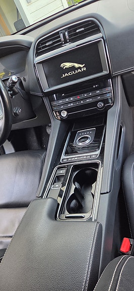 Jaguar F-PACE 13 of 20