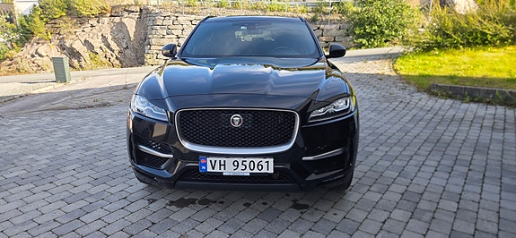 Jaguar F-PACE 3 of 20
