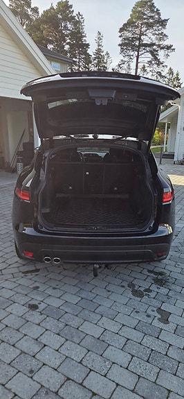 Jaguar F-PACE 10 of 20