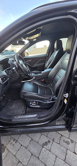 Jaguar F-PACE 15 of 20