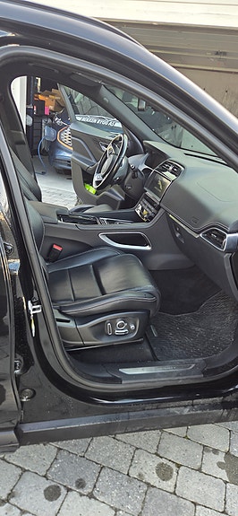 Jaguar F-PACE 16 of 20