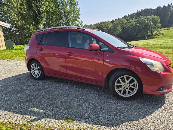 Toyota Verso 2 of 9