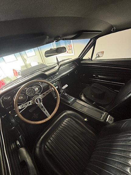 Ford Mustang 6 of 10