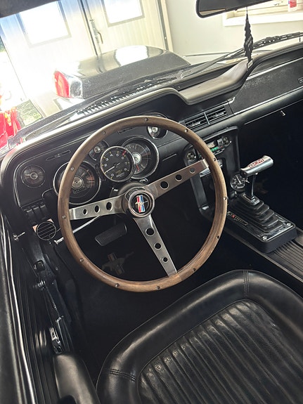 Ford Mustang 7 of 10