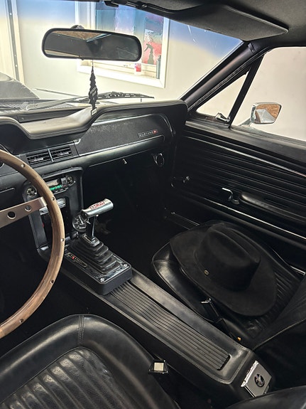 Ford Mustang 8 of 10