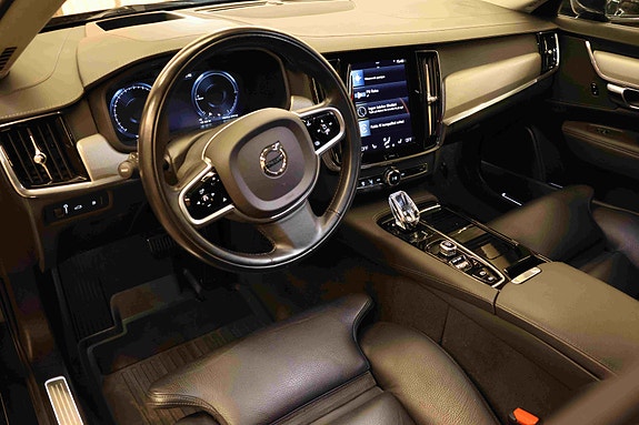 Volvo V90 26 of 30
