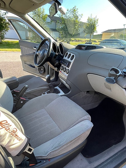 Alfa Romeo 156 17 of 22