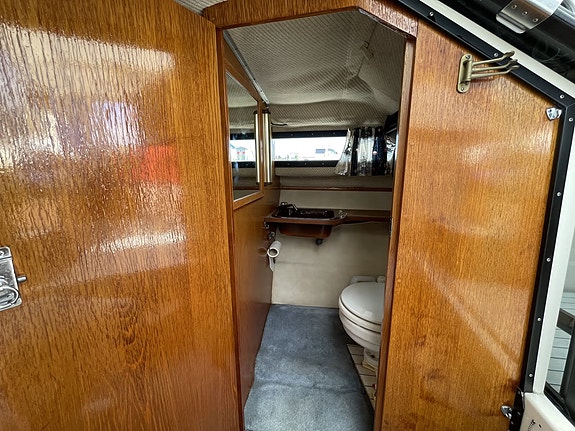 Draco 2300 Suncab 1987 – Volvo Penta 200 hk 12 of 13