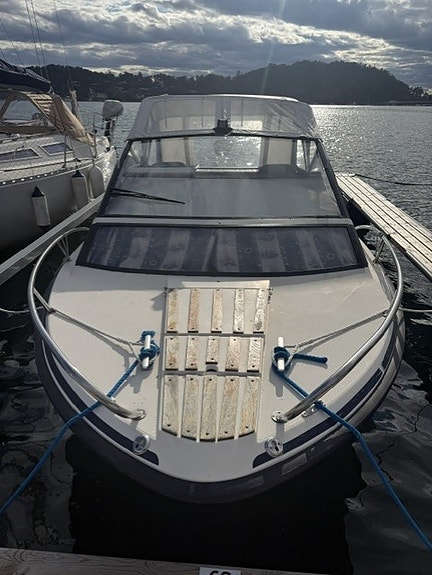 Draco 2300 Suncab 1987 – Volvo Penta 200 hk 3 of 13