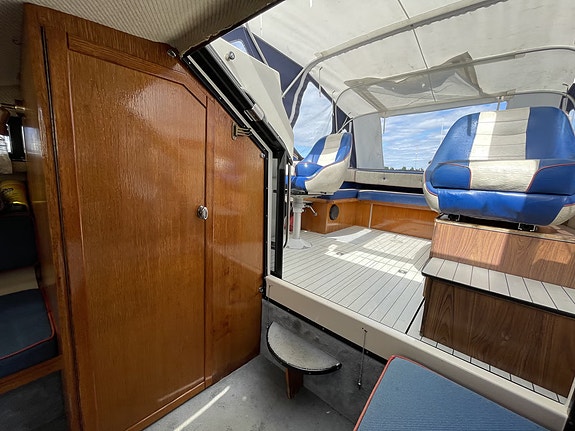 Draco 2300 Suncab 1987 – Volvo Penta 200 hk 11 of 13