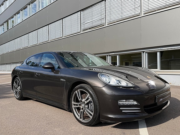 Porsche Panamera 4 2 of 30