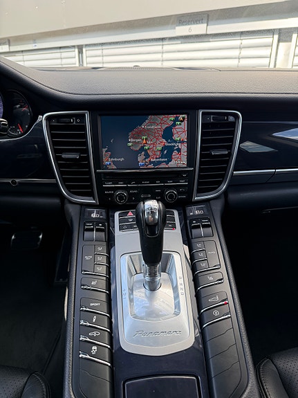 Porsche Panamera 4 17 of 30
