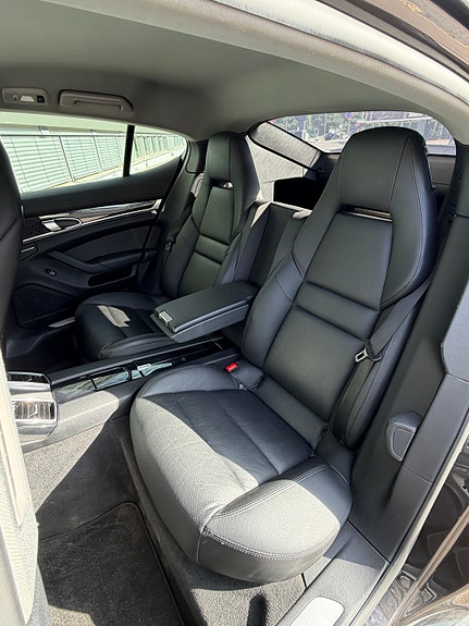 Porsche Panamera 4 14 of 30